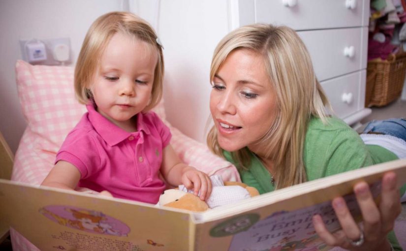 Benefits of reading your children a story before sleeping