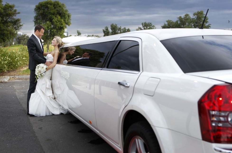 how-to-hire-a-limousine-for-your-wedding