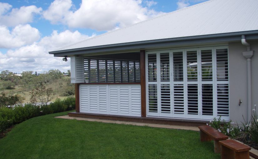 The external aluminium blinds against the cold