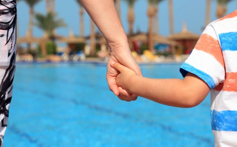 10 tips for children to enjoy the pool safely this summer