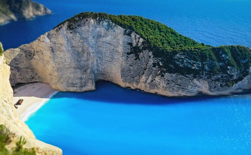 What is the best time of the year to travel to Greece?